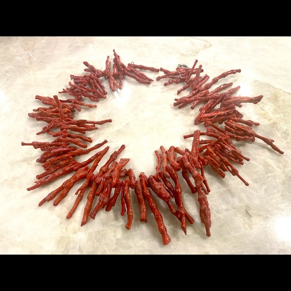 Coral twig statement necklace - Picture 8 of 16